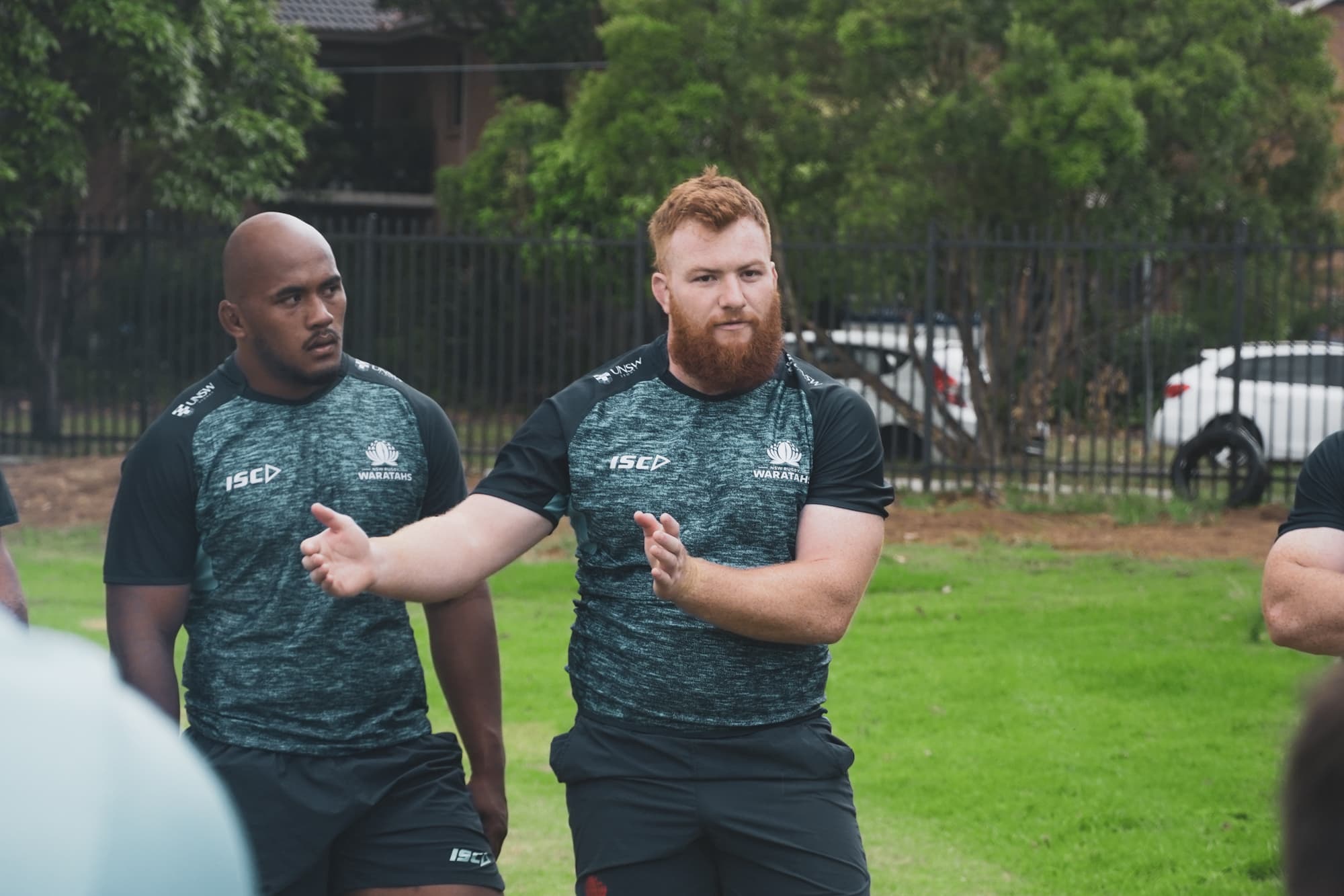 Harry Johnson-Holmes talks scrum structure with the forwards