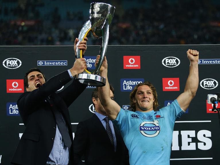 Hooper lifting the Super Rugby trophy in 2014